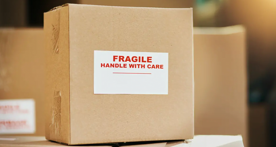 Moving boxes - Fragile text